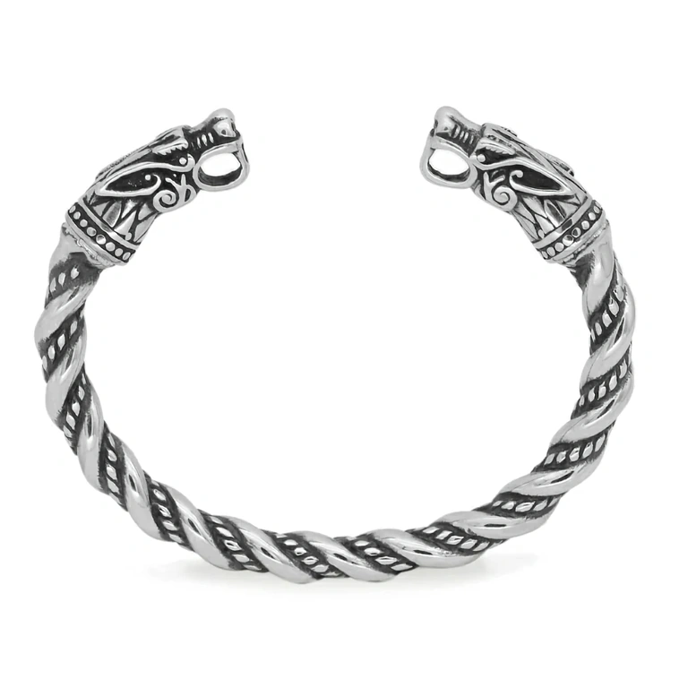 Joia com símbolo viking – cabeças de lobo em relevo