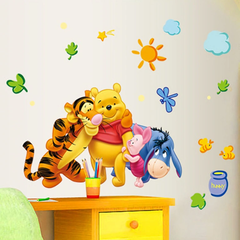 Sticker fofo com ursinho Winnie no quarto do bebê