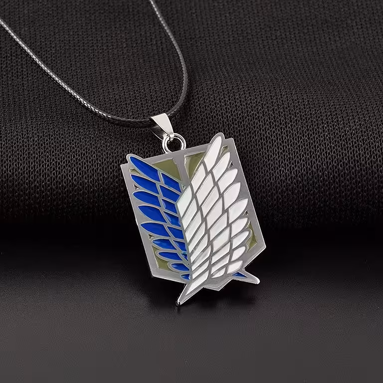 Pingente Anime Attack on Titan – Medalhão com Corrente Prateada para Fãs de Manga & Cosplay