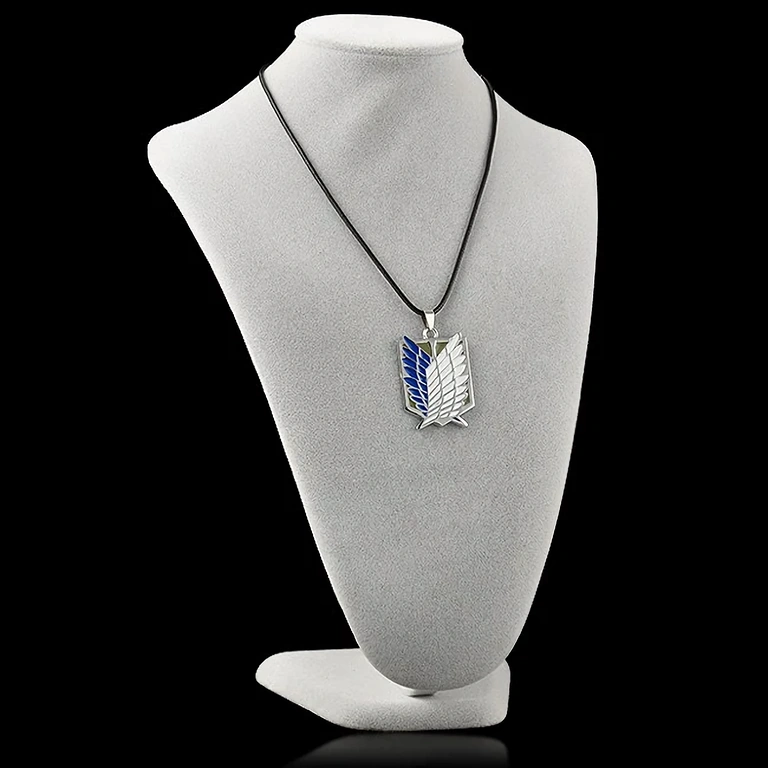 Colar prateado com medalhão Attack on Titan – perfeito para fãs de anime