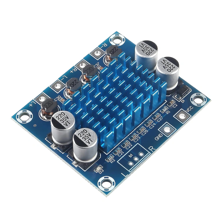 Detalhe dos dissipadores de calor do amplificador automotivo XH-A232