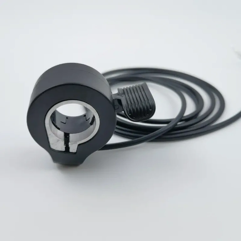 Punho com design ergonômico para controle preciso em patinete elétrico