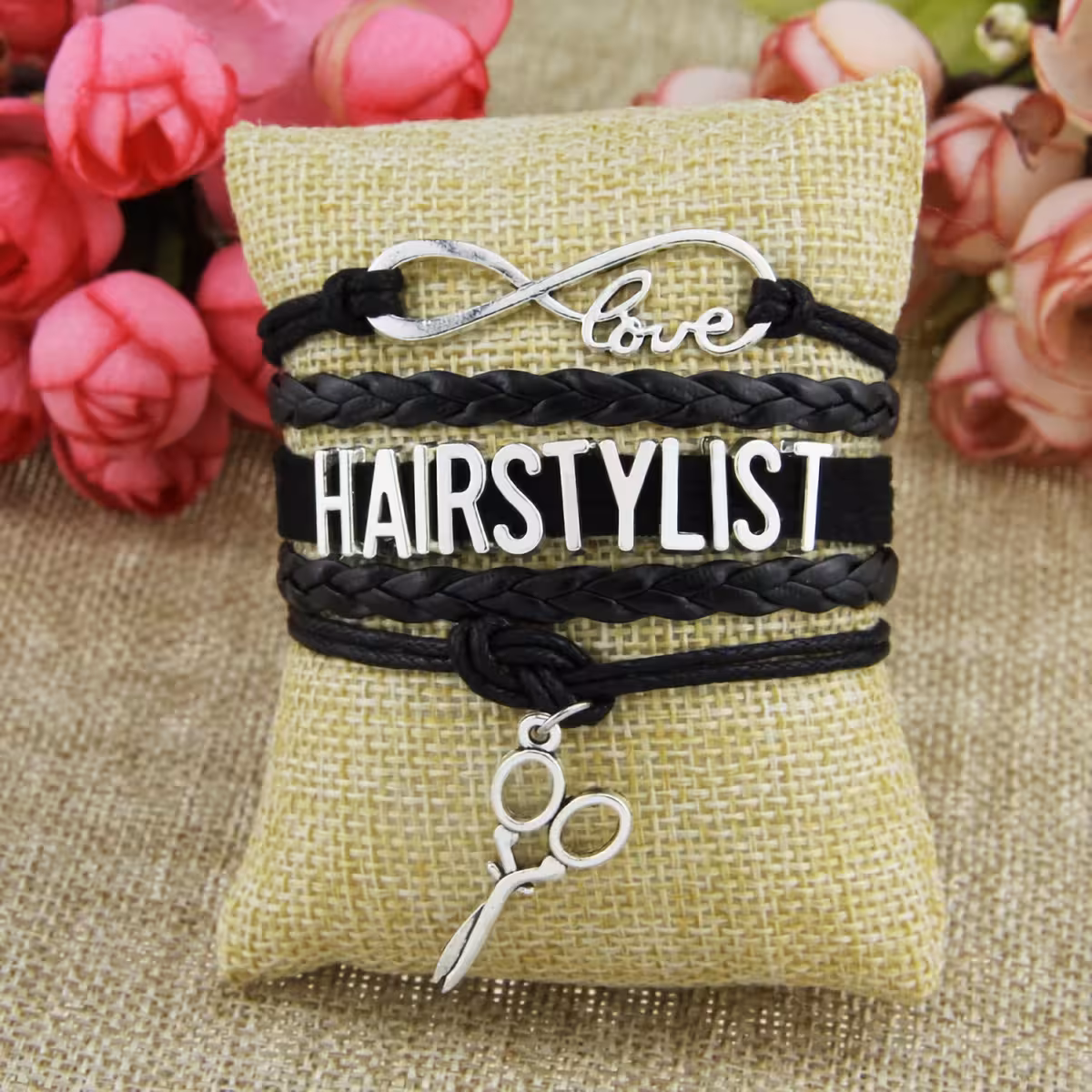 Pulseira decorativa com ferramentas específicas de barbeiro