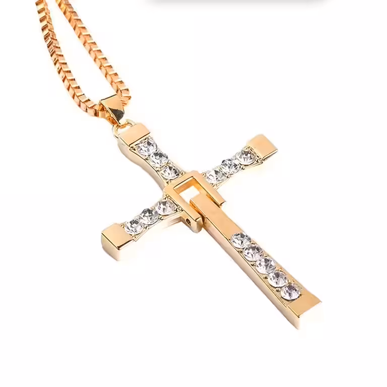 Pingente Dourado Cruz Fast and Furious – Medalhão Vin Diesel com Pedras SSS
