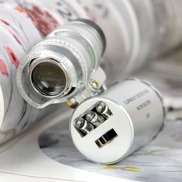 Microscópio compacto portátil com LED e lâmpada UV para inspeções detalhadas