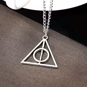 Pingente Colar Harry Potter Deathly Hallows Triângulo Prata – Joia Mágica