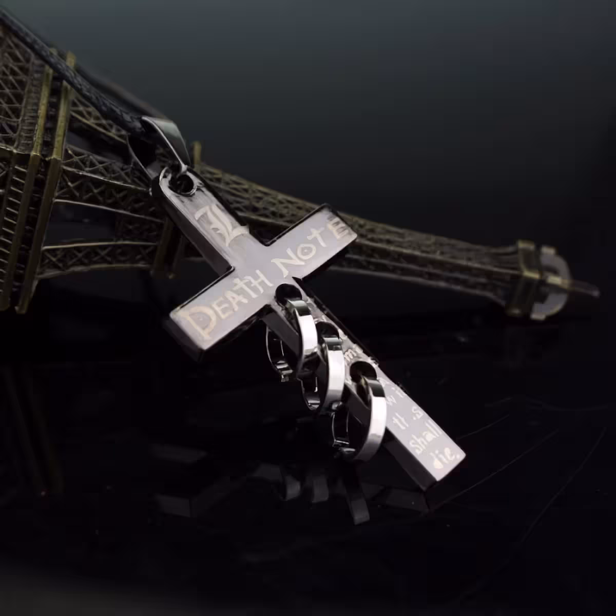 Acessório de usar com cruz, ideal para fãs de Death Note