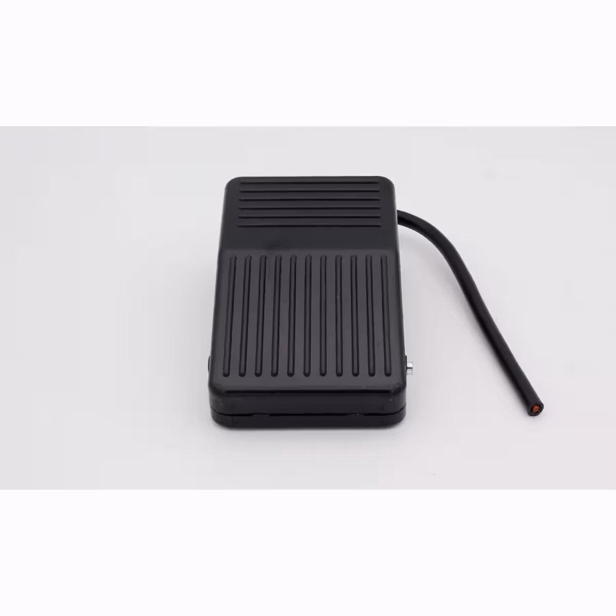 Interruptor elétrico para acionamento com o pé – uso industrial