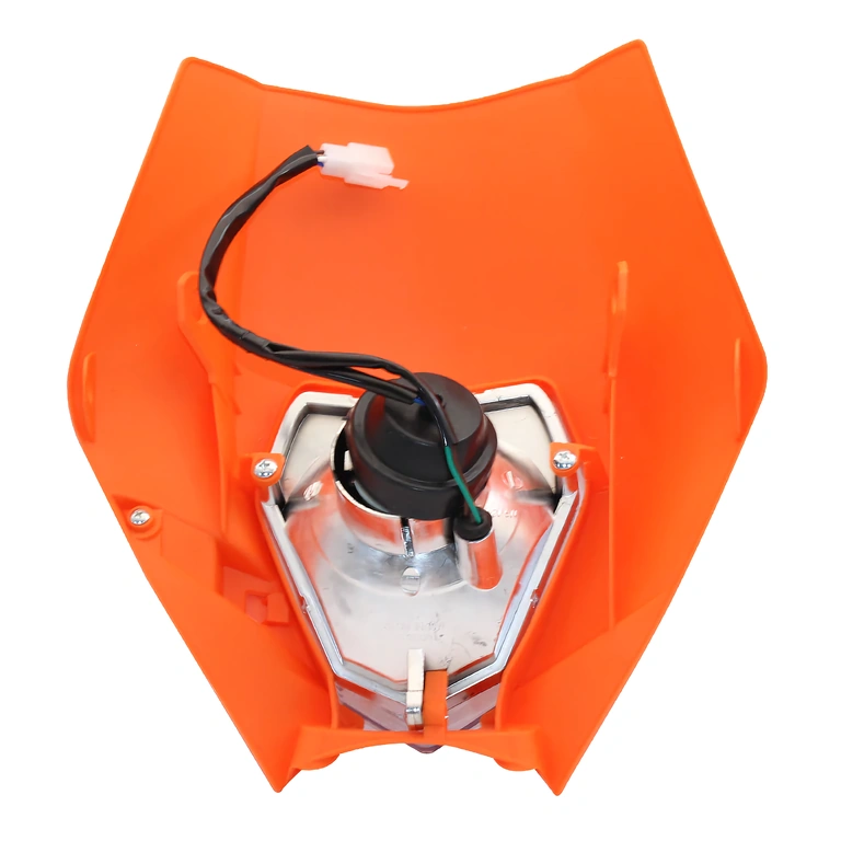 Design agressivo Streetfighter com farol LED e máscara em polipropileno