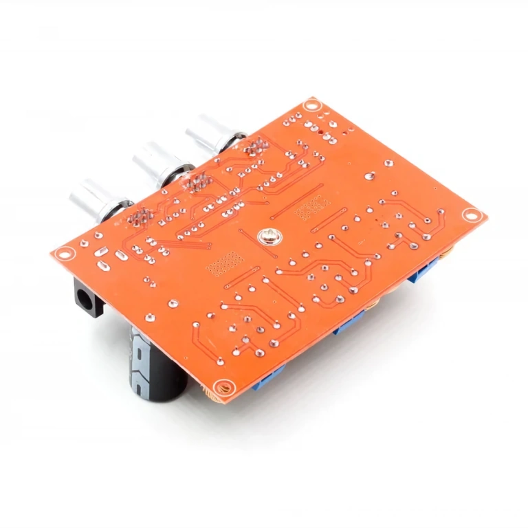 Imagem da parte traseira do módulo de áudio XH-M139, incluindo conectores e trilhas