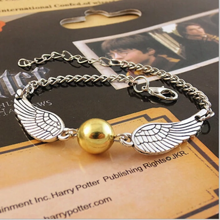 Pulseira prateada com temática de magia – Golden Snitch