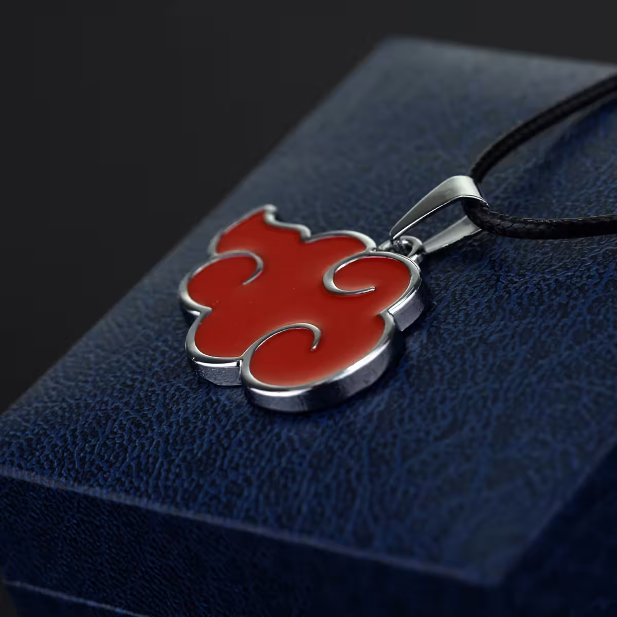 Acessório Naruto – colar com símbolo da Nuvem Vermelha