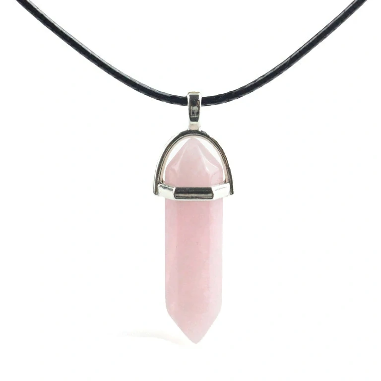 Joia com pingente de quartzo rosa – cristal do amor incondicional