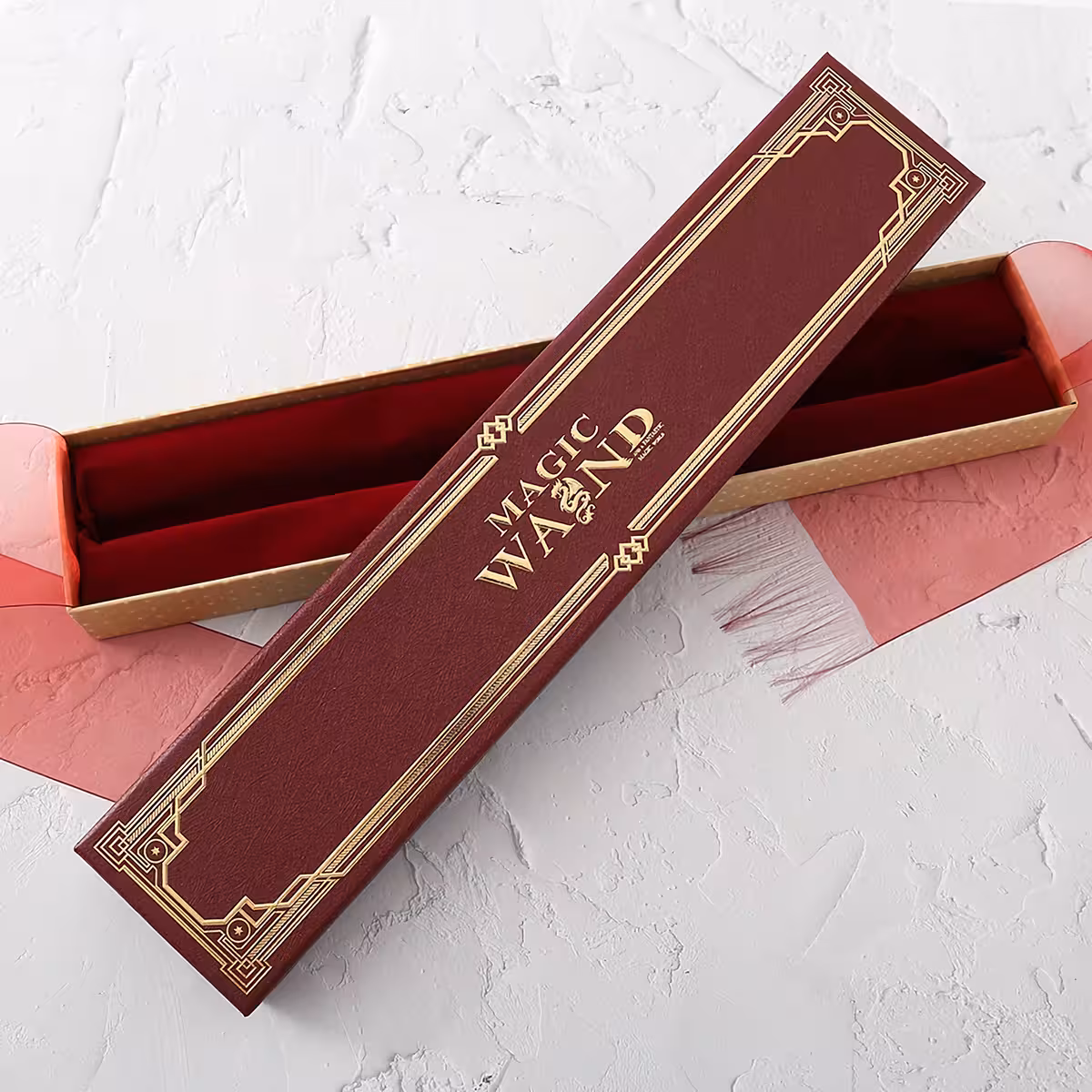 Reprodução da varinha de Hermione com suporte de veludo vermelho, perfeita para presente