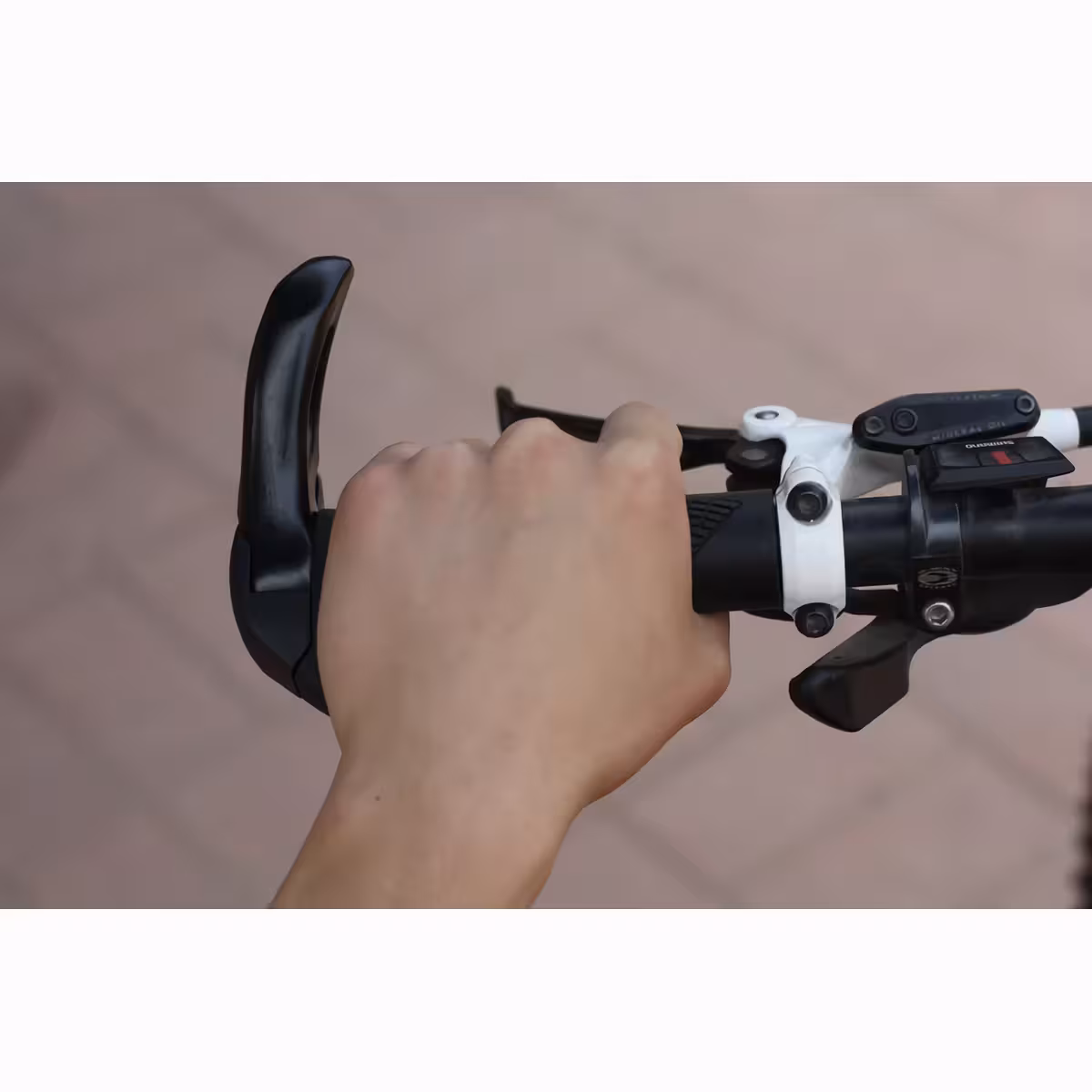 Manoplas antivibração MTB com tampões de borracha e chifres laterais