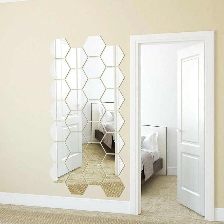 Conjunto de espelhos acrílicos hexagonais autoadesivos Conjunto de espelhos acrílicos em forma de hexágono para decoração contemporânea