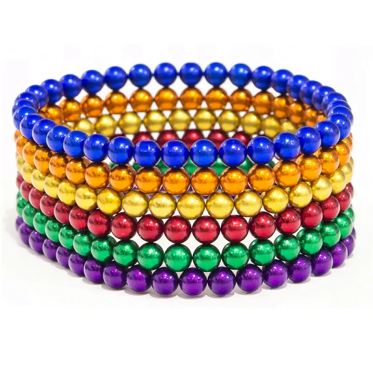 Cubo magnético tipo arco-íris formado por 216 esferas de neodímio