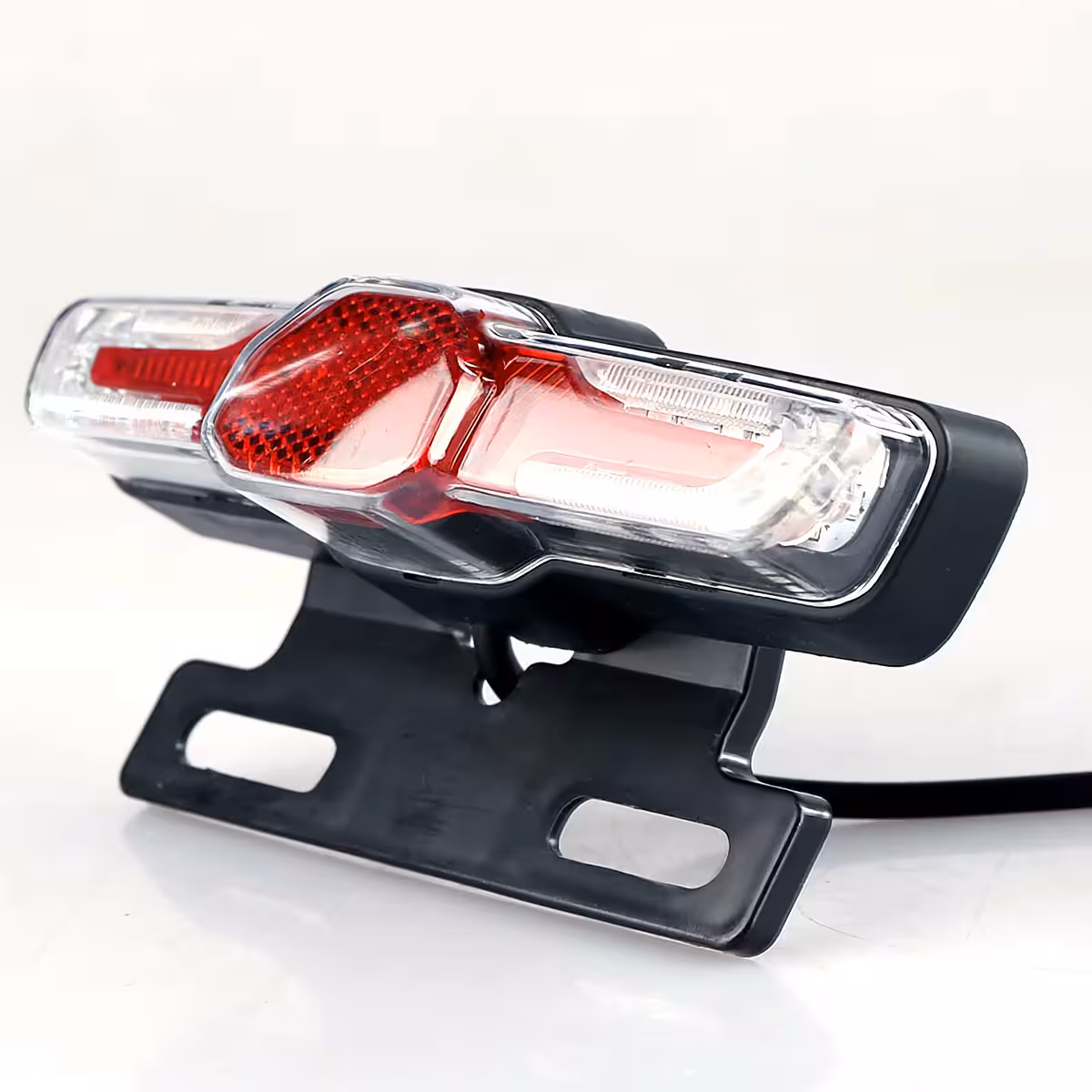 Luz traseira com sinal esquerda/direita, posição e freio para patinetes