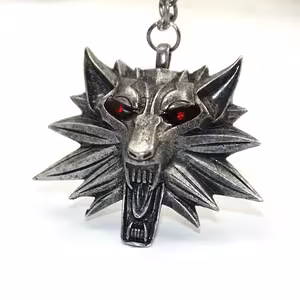 Pingente Colar The Witcher Wild Hunt – Medalhão Prateado Envelhecido com Olhos Negros ou Vermelhos
