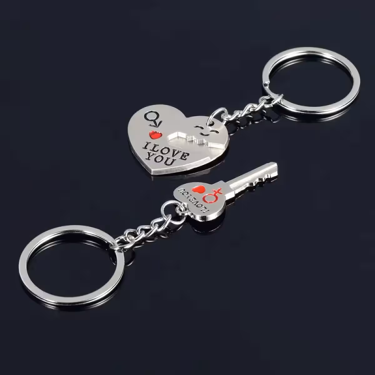 Chaveiro elegante com coração e chave de liga resistente