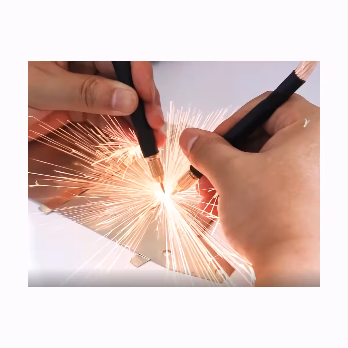 Equipamento de solda em pontos para fitas de níquel 18650