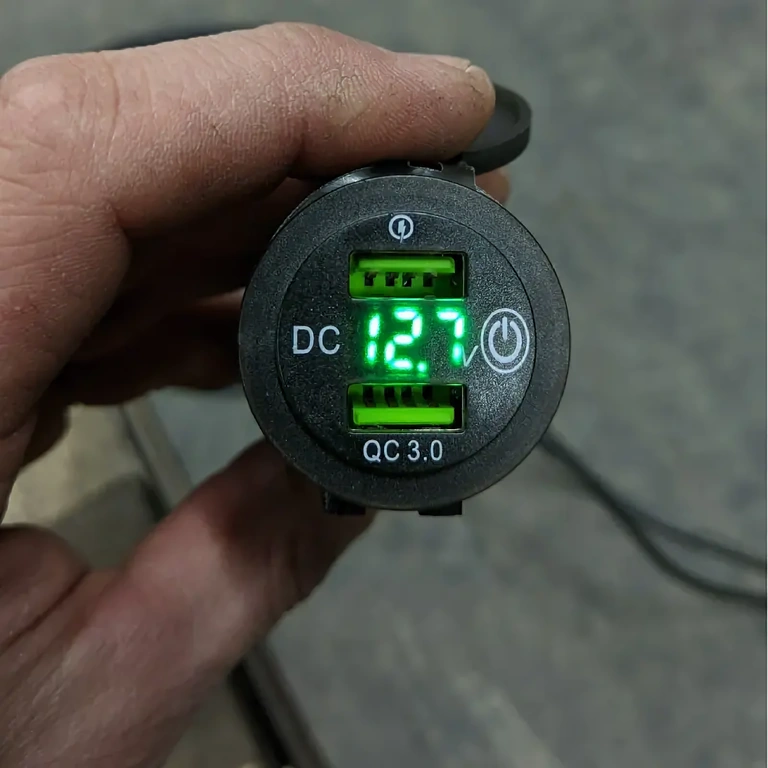 Carregador USB com duas portas para guidão de moto e bicicleta