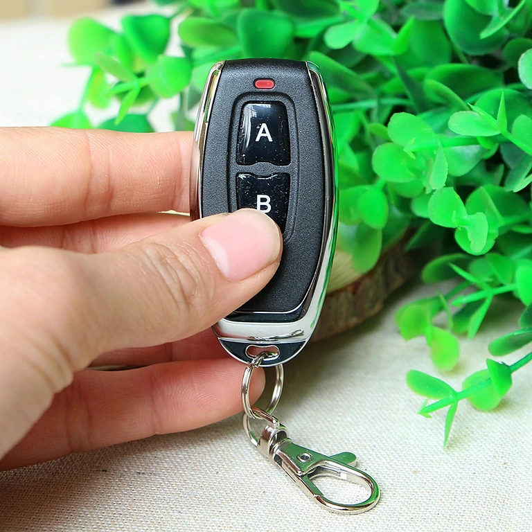 Modelo compacto com 2 botões, frequência 433MHz, código de aprendizado 1527