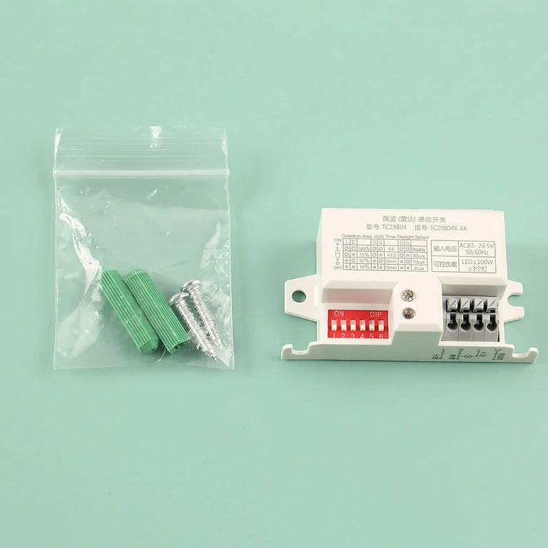 Acessórios de montagem incluídos para o sensor de movimento com micro-ondas