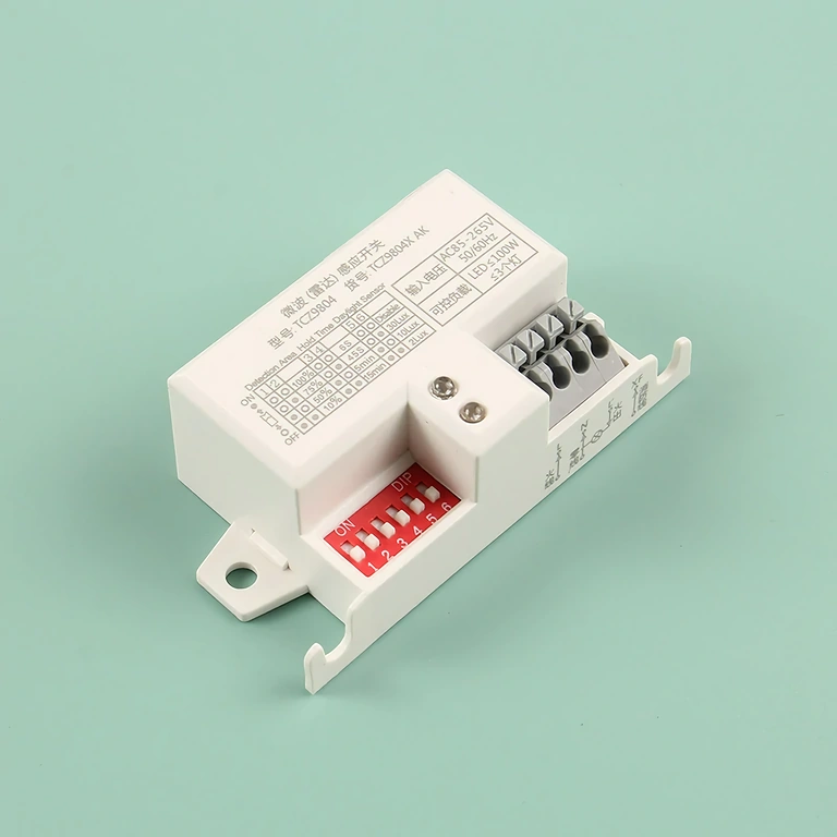 Vista lateral do sensor de presença com micro-ondas