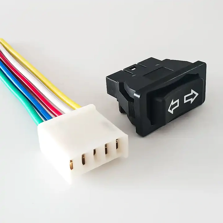 Interruptor basculante 3 posições com retorno, corrente nominal 20A