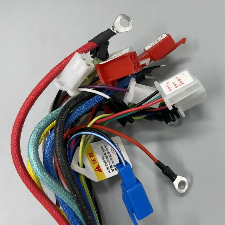 Controlador com múltiplos conectores para scooter Controlador com múltiplos conectores para freio, acelerador e motor