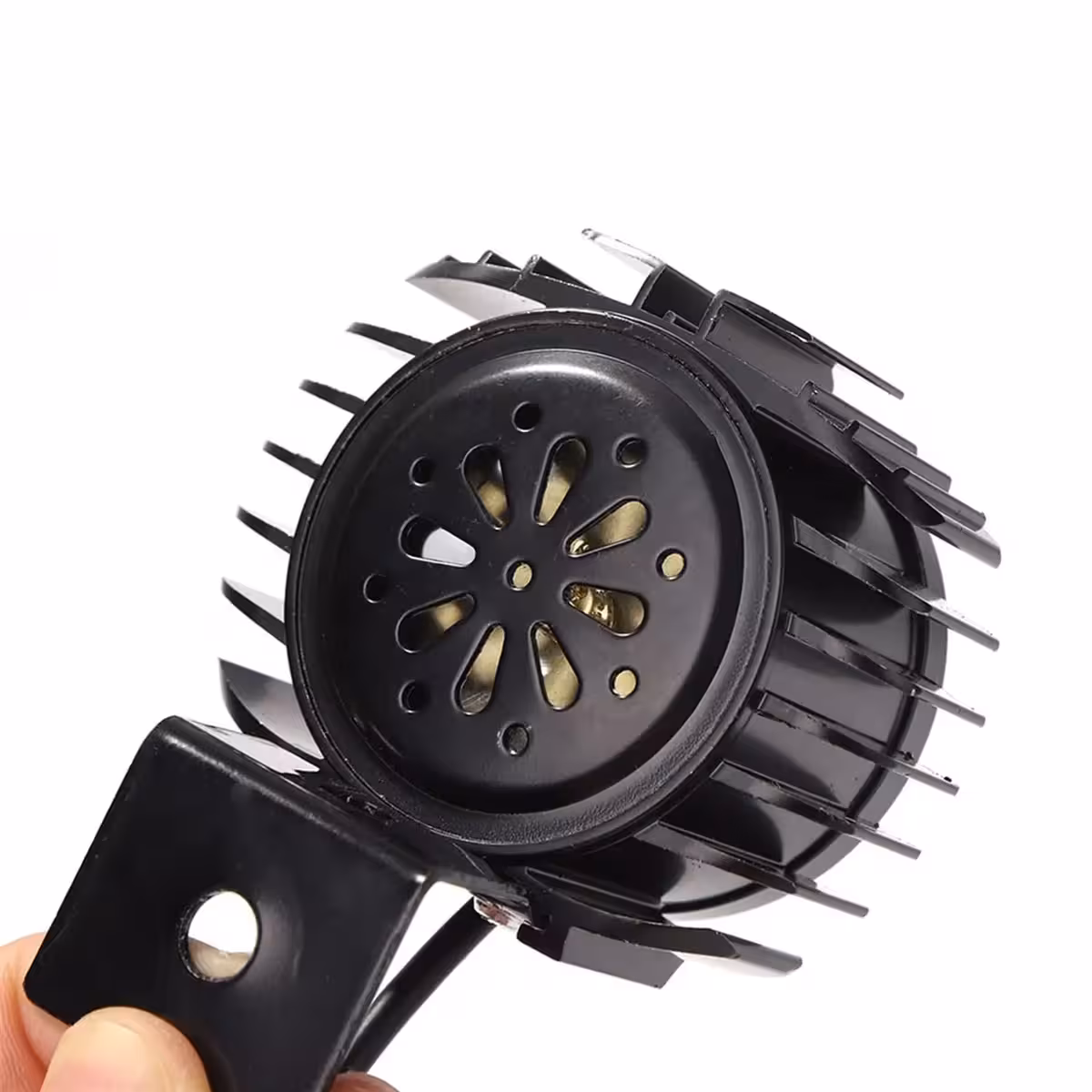 Buzina eletrônica integrada no farol, vista detalhada