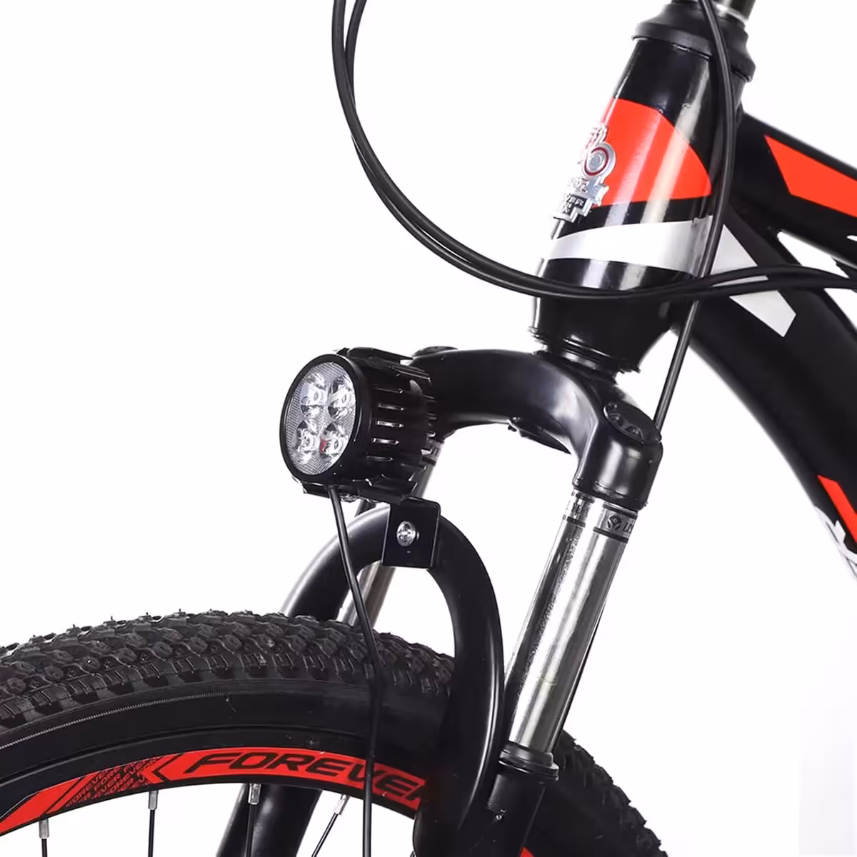 Farol LED instalado no guidão de uma bicicleta elétrica