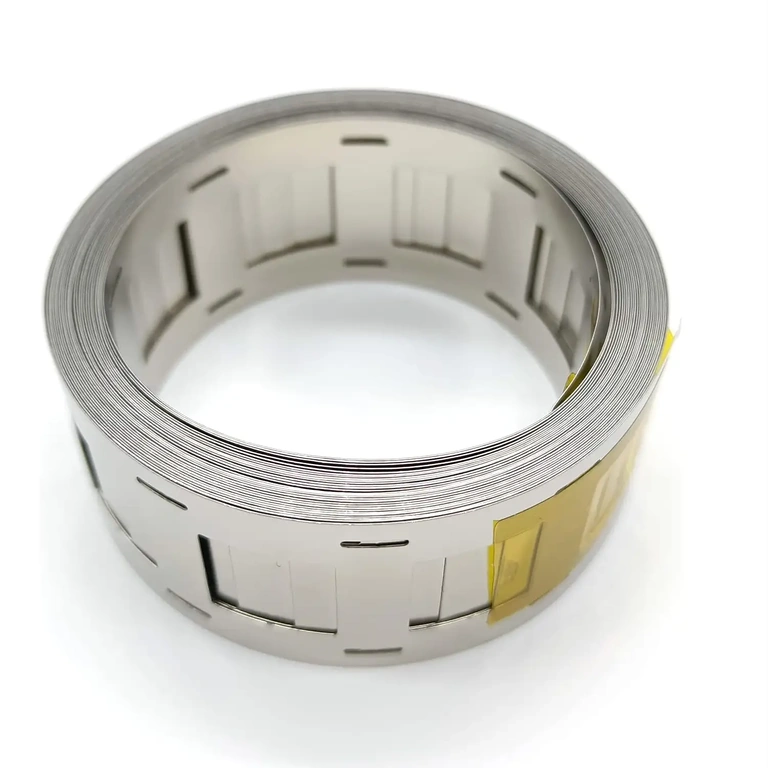 Fita desenrolada sobre a mesa, pronta para uso