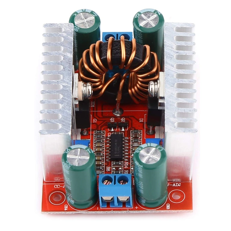 Vista oblíqua do módulo Step-up Boost DC 400W, com detalhes claros
