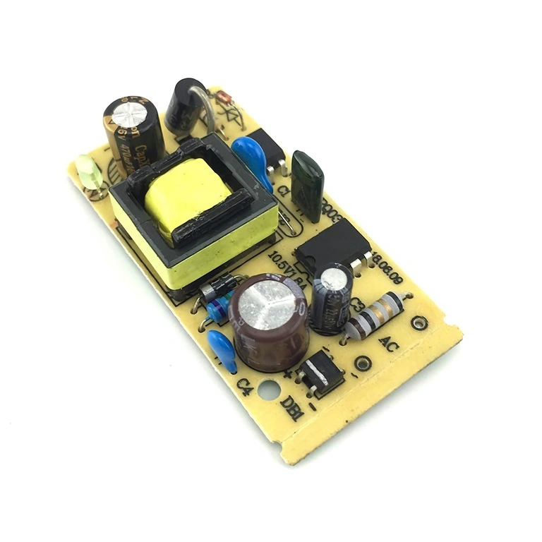 Fonte 5V 2A de tamanho compacto, ideal para espaços pequenos