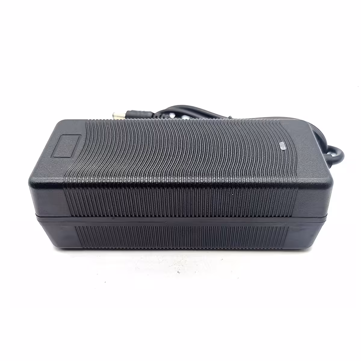 Carregador 36V–42V 3A com conector GX16 (3 pinos), compatível com bicicletas elétricas entry-mid