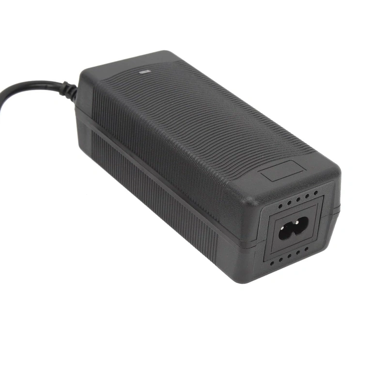 Carregador com conector coaxial 8mm Carregador 52V–58,8V 2A com plugue coaxial 8mm compatível com patinetes e scooters elétricas