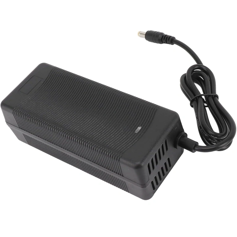 Carregador inteligente 52V / 58.8V Carregador inteligente para bicicletas e patinetes elétricos 52V–58,8V, com proteção contra sobretensão e sobrecorrente