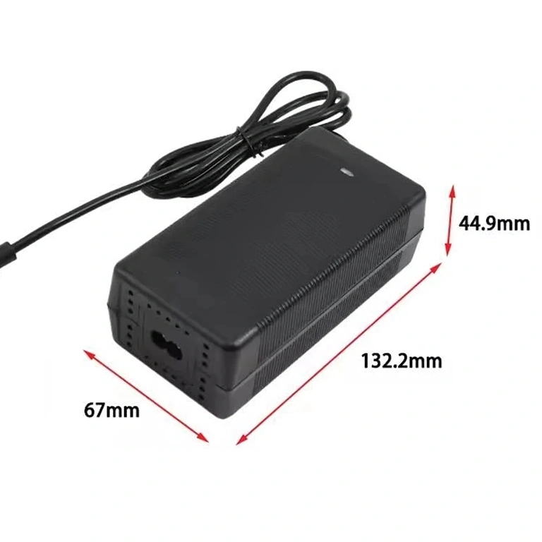 Carregador compacto e portátil Carregador 60V–67,2V 2A, design compacto e portátil, ventilador silencioso e múltiplas proteções