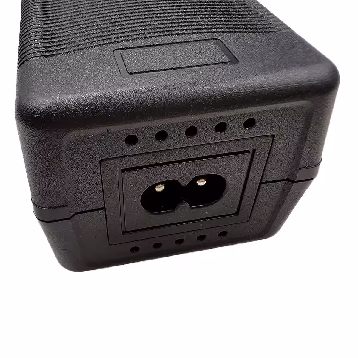 Carregador 60V–67,2V 2A com plugue XLR (3 pinos) para scooters e bicicletas elétricas