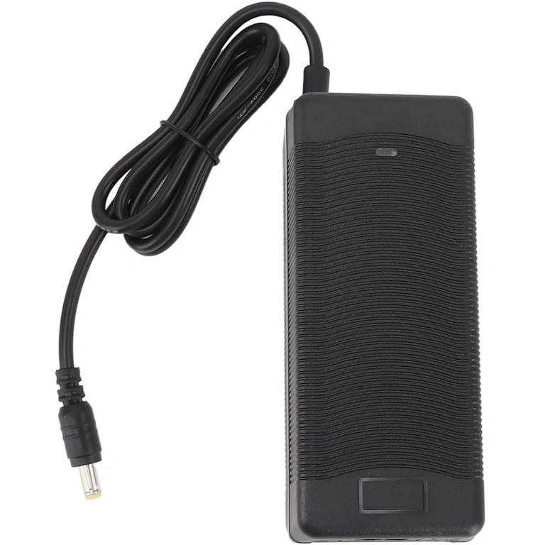 Carregador 24V 2A com LED vermelho para carregamento e verde para bateria carregada