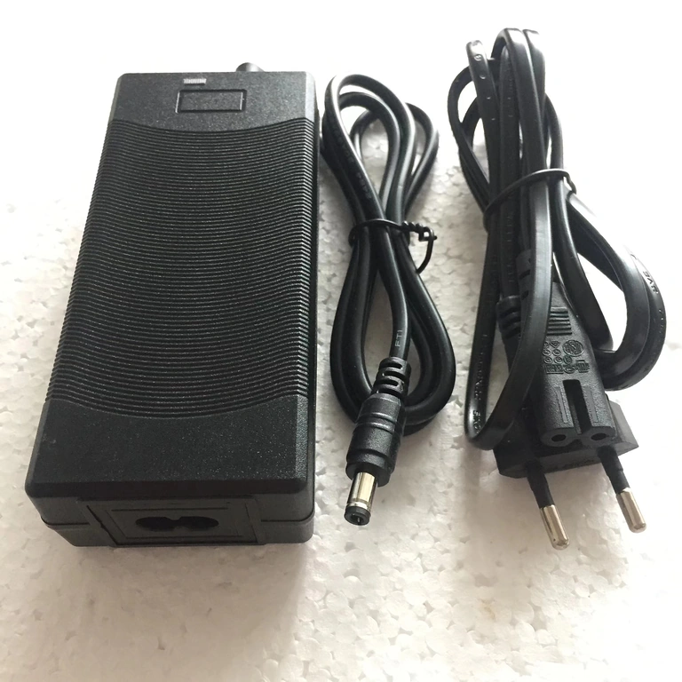 Carregador 24V 2A – fotografia genérica mostrando o produto completo