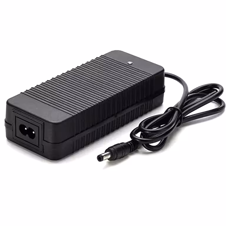 Carregador Li-Ion 21V 2A para baterias 18650, 18V e BMS 5S