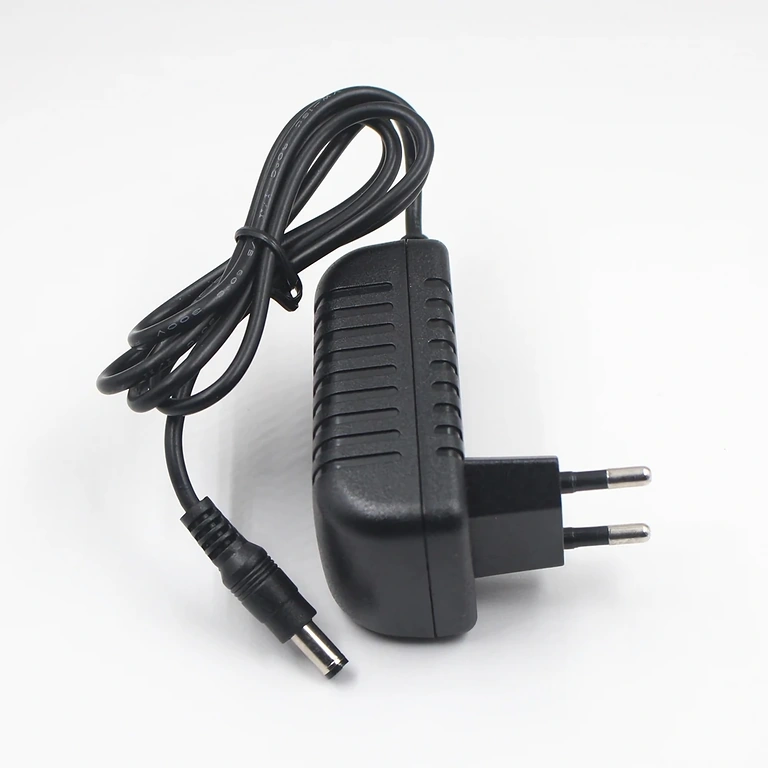 Carregador inteligente para baterias de lítio-fosfato de ferro 12V, corrente e tensão constantes