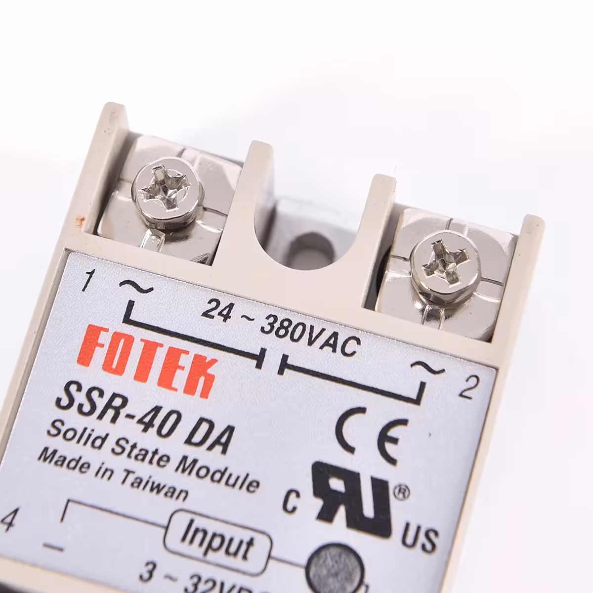 Circuito interno com TRIAC para comutação do SSR-40A