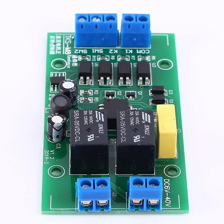 Controlador de reversão de motor DC – vista superior Vista superior do controlador DC com função de inversão de sentido