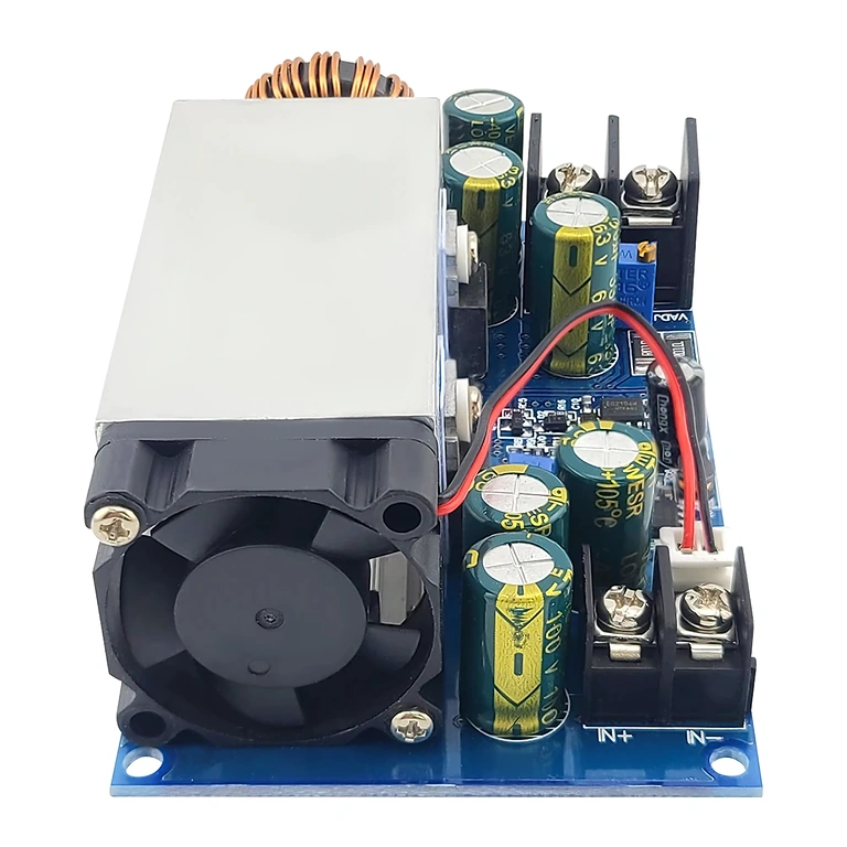 Módulo DC-DC Step-Down 600W 25A montado em bancada de testes, pronto para medições precisas de tensão e corrente
