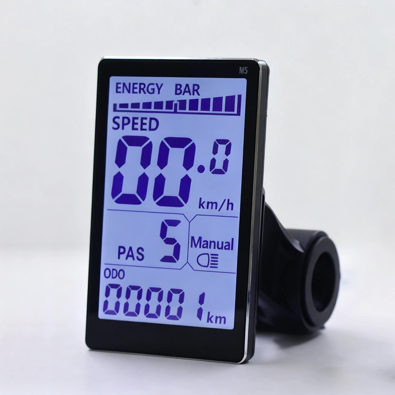 Controlador e Display M5 – vista lateral Vista lateral do kit controlador e display M5 para bicicleta elétrica 500W–1000W
